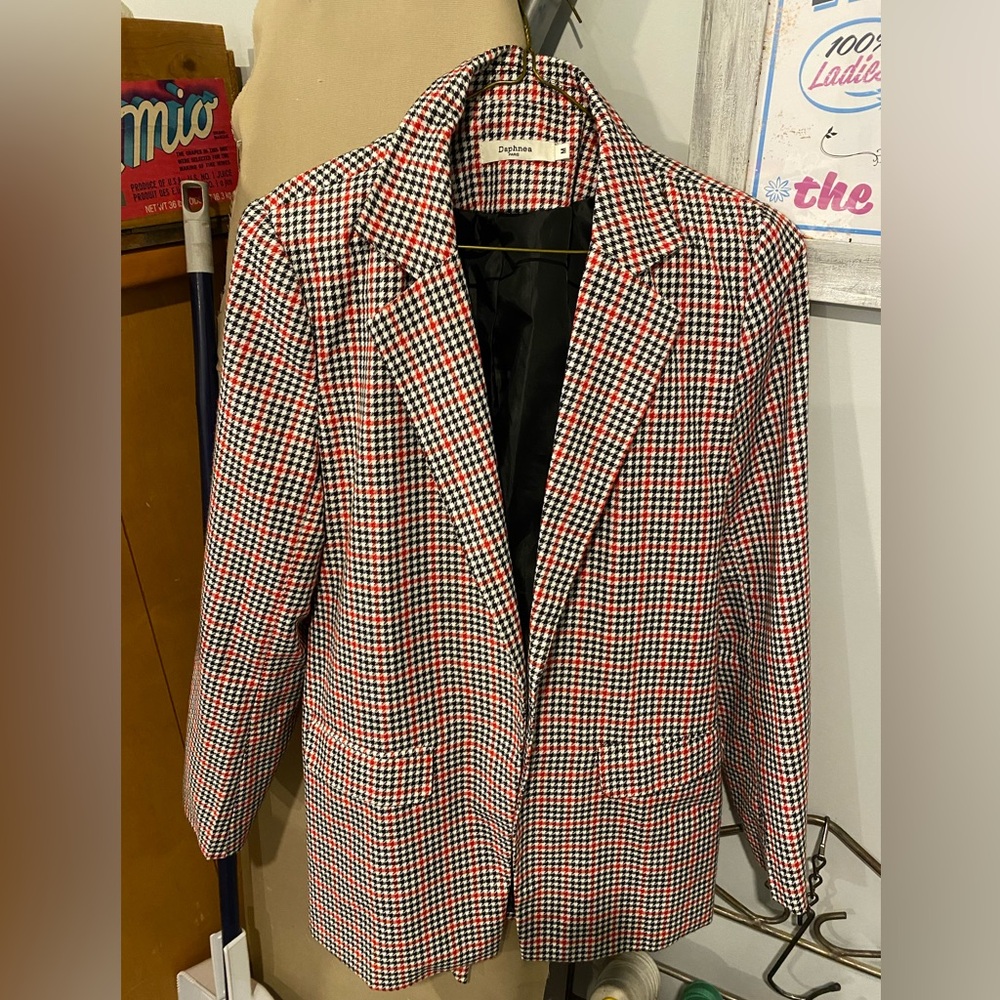Black/red Hounds Tooth thigh length with waist tie lined.